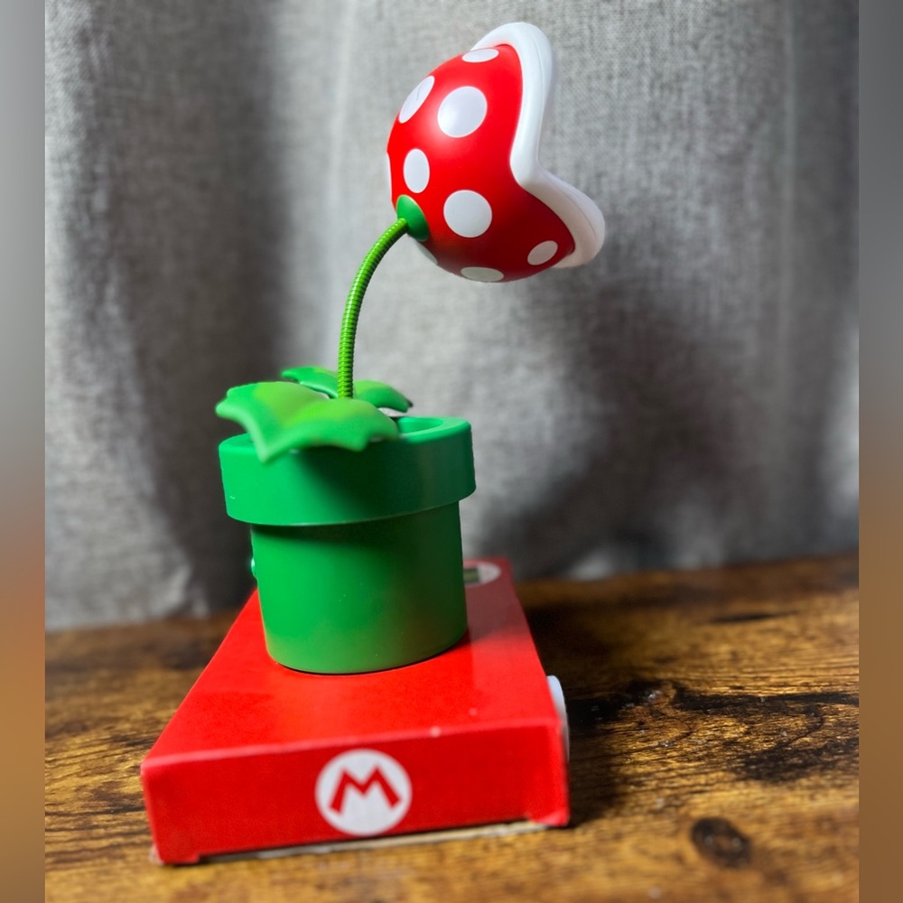 Super Mario Piranha Plant 8.5" Posable Lamp Nightlight